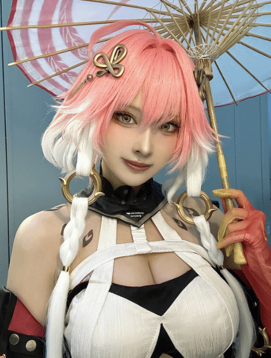 日本萌妹COS《鳴潮》長離：長相甜美大雷亮眼！