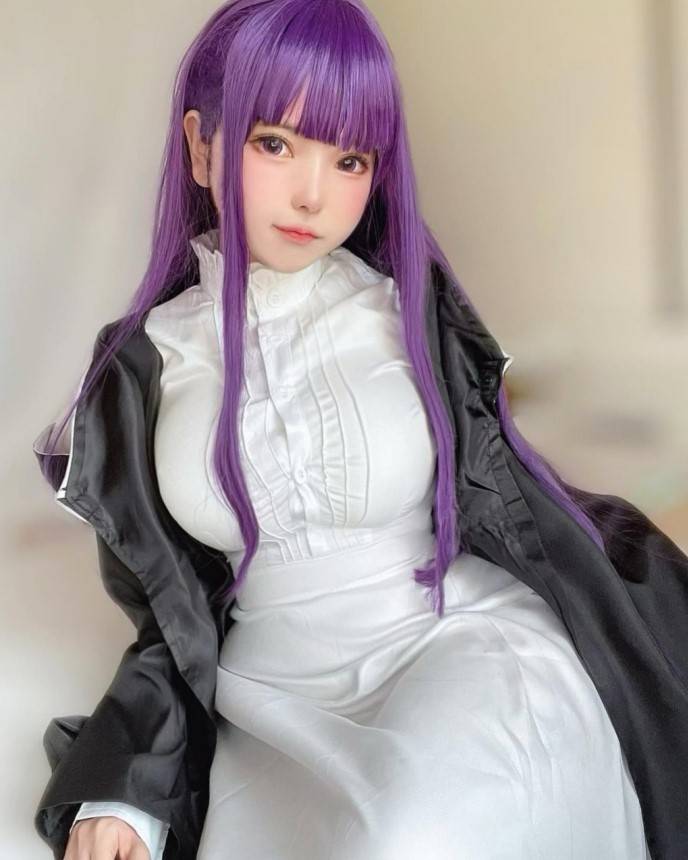 mofuもふ COS《芙莉蓮》菲倫超可愛表情傲人身材神還原