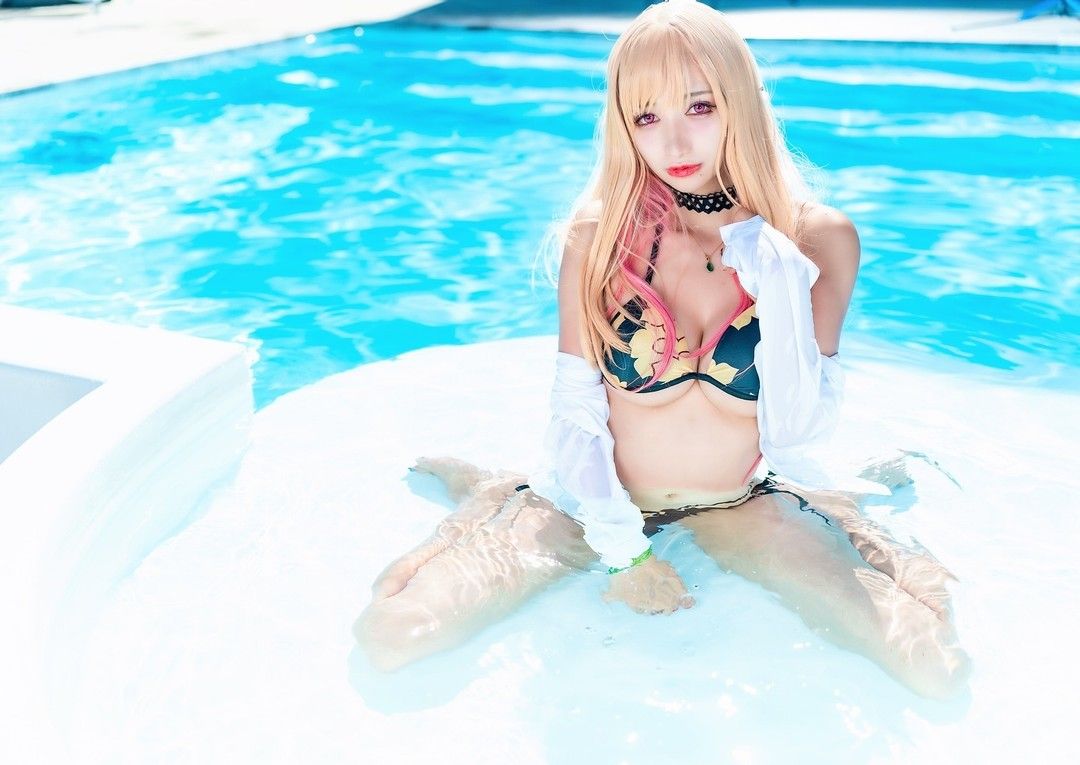 涩谷辣妹 COSER大秀身材：如夏天般火辣