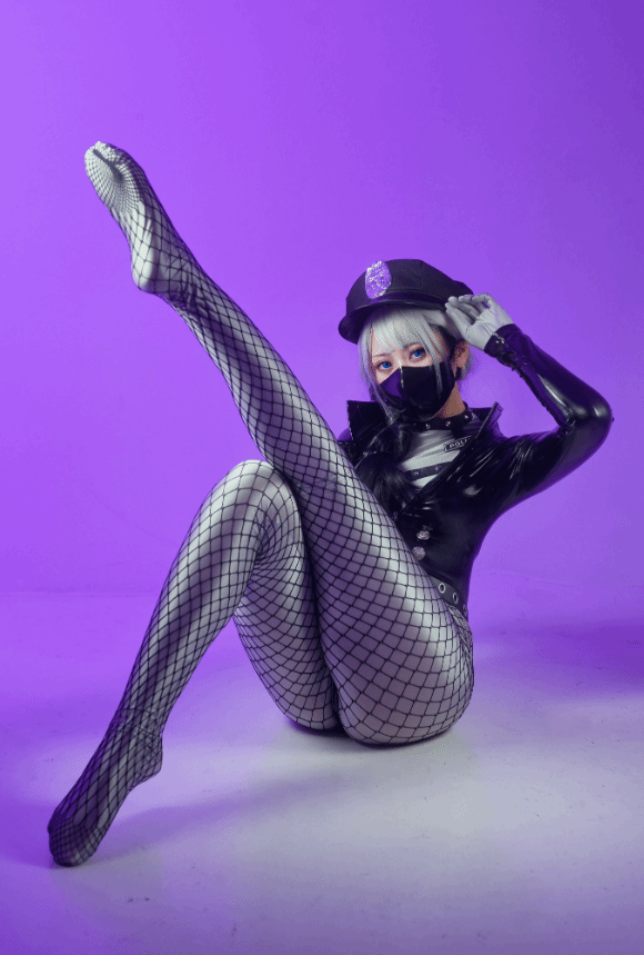 好身材美女COS超還原圖集賞：油膩緊身衣