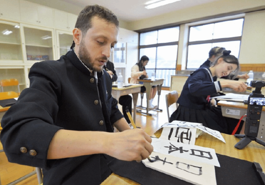 日本廢校再利用 招攬外國人體驗當高中生
