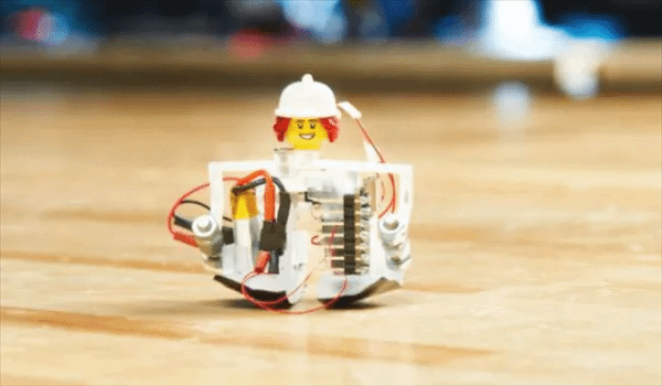 美國推出全球最小雙足機器人「Zippy」：小於4cm