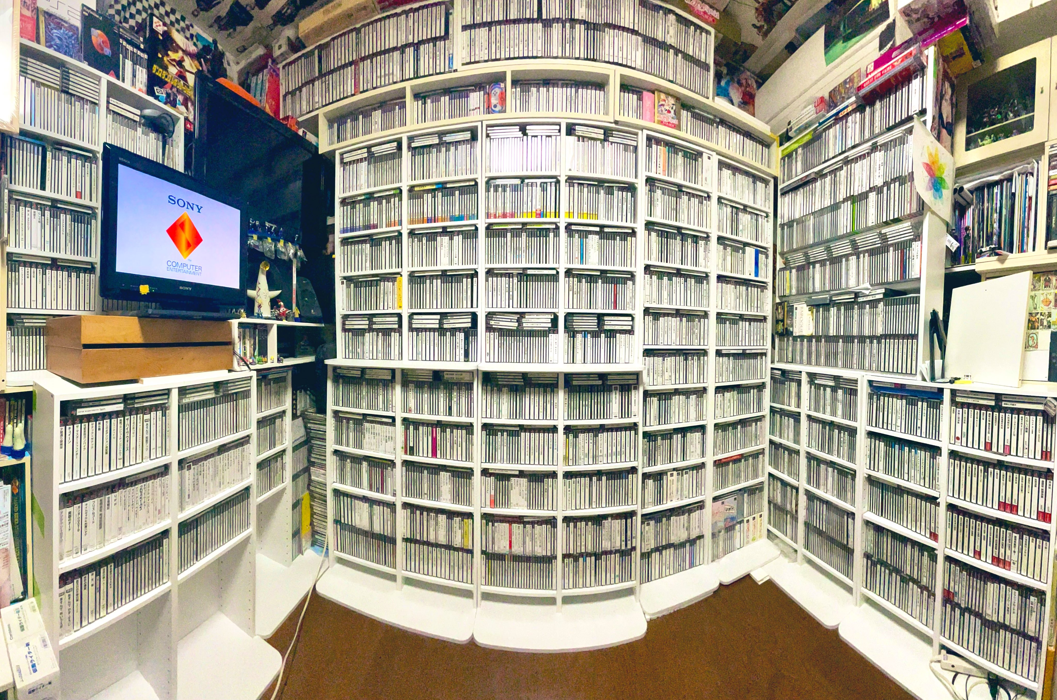 PS1遊戲全制霸! 日本神級玩家耗時8年收藏所有PS1遊戲 總共3290款