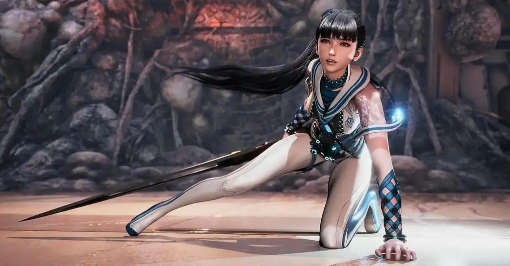 一名女性角色跪在地上,穿著科技感十足的服裝,手持一把長劍,背景模糊顯示了神秘的環境元素。