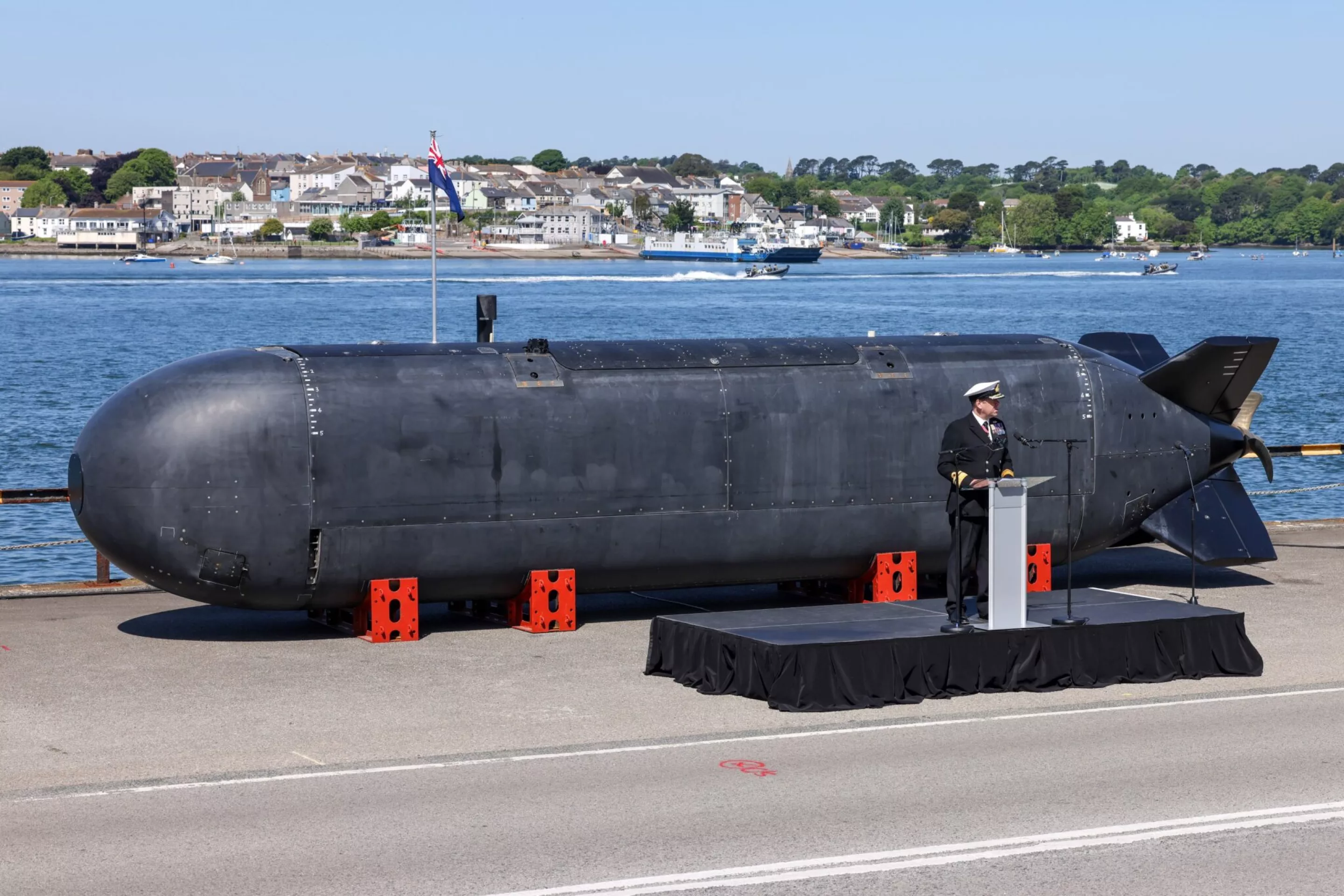 英國超大型無人潛水航器  可在1萬英里外進行操控