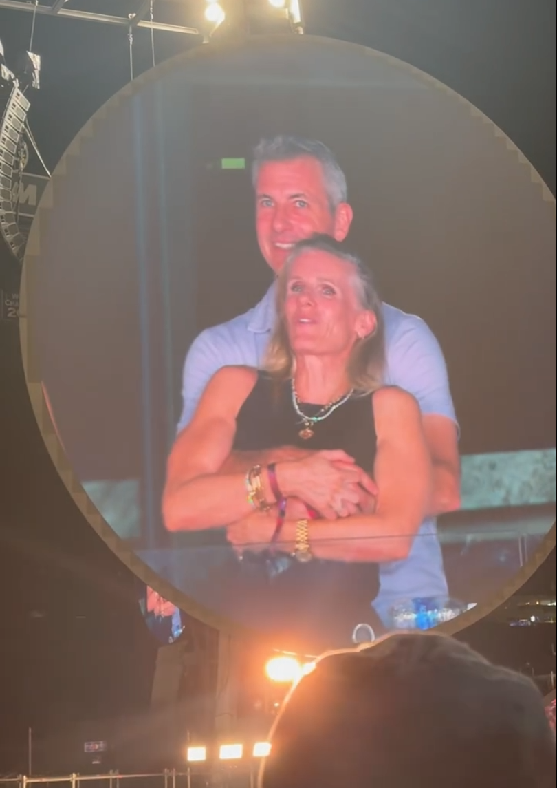 演唱會出軌事件男主角起訴Coldplay：永久損害了他的私生活