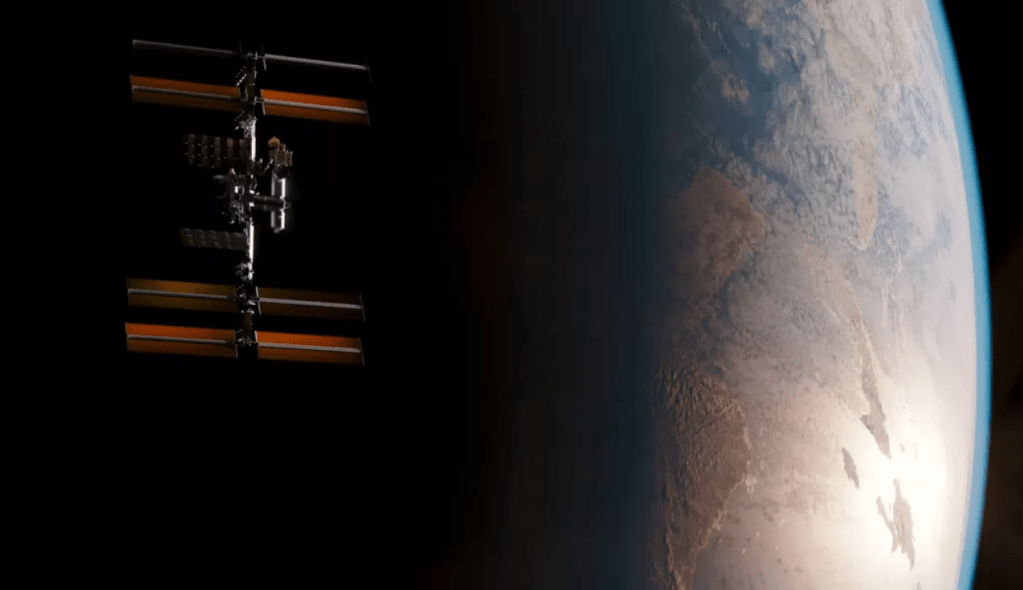 衛星在太空中運行，背景顯示地球的一部分，包含雲層和地表特徵。