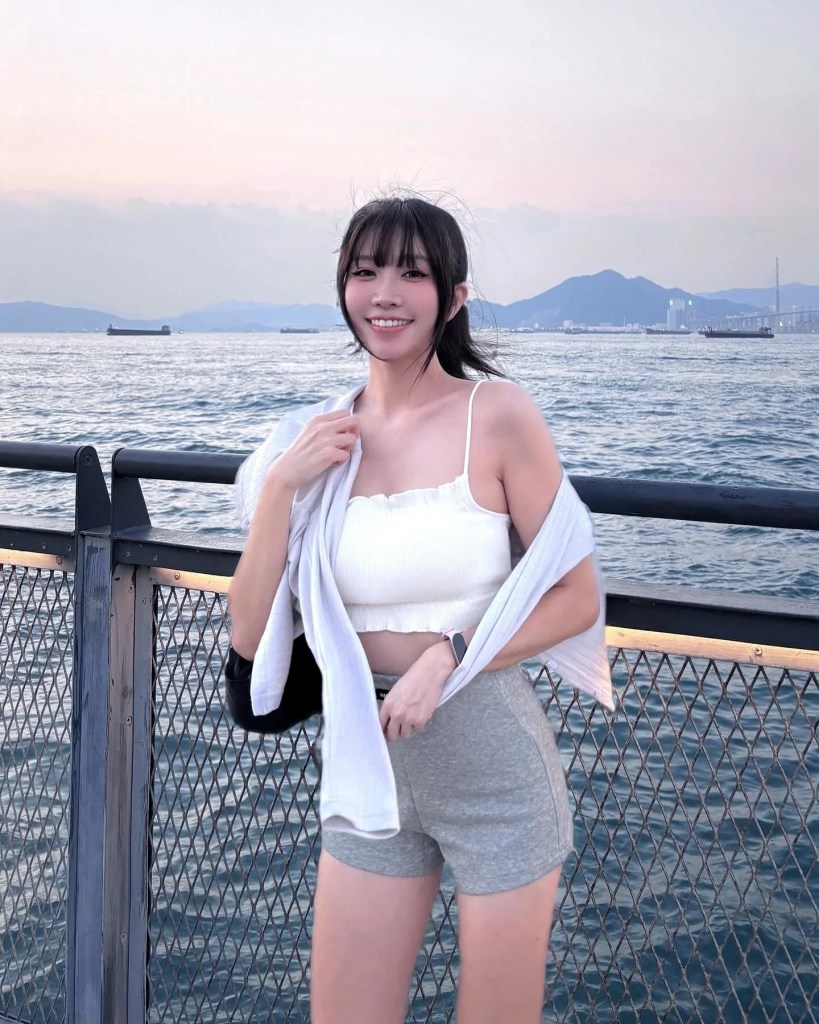 小小隻空姐《維小妮》
